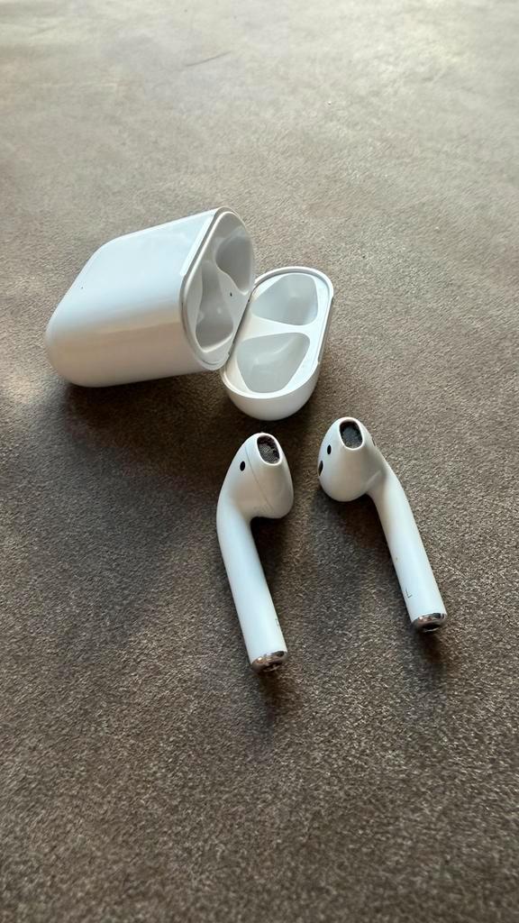 Apple AirPods 1 - wit - Volledig draadloze In-ear oordopjes, Audio, Tv en Foto, Hoofdtelefoons, Zo goed als nieuw, Ophalen