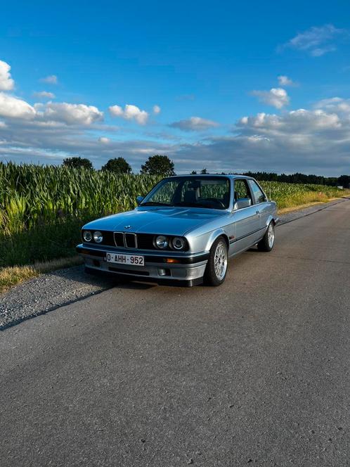 BMW E30 316i, Auto's, Oldtimers, Particulier, BMW, Benzine, 3 deurs, Handgeschakeld, Zilver of Grijs, Blauw, Stof, Ophalen
