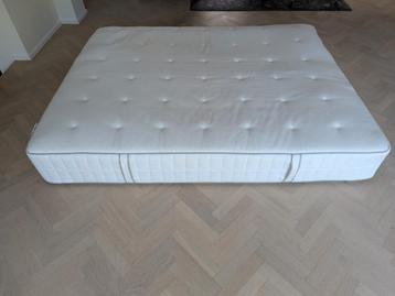 Matelas double 160 x 200 cm disponible aux enchères