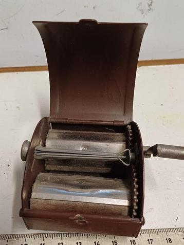 antique machine a affuter lames de rasoir mécanique
