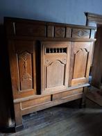 ANTIEKE  GESCULPTEERDE BRETONSE  KAST, Ophalen