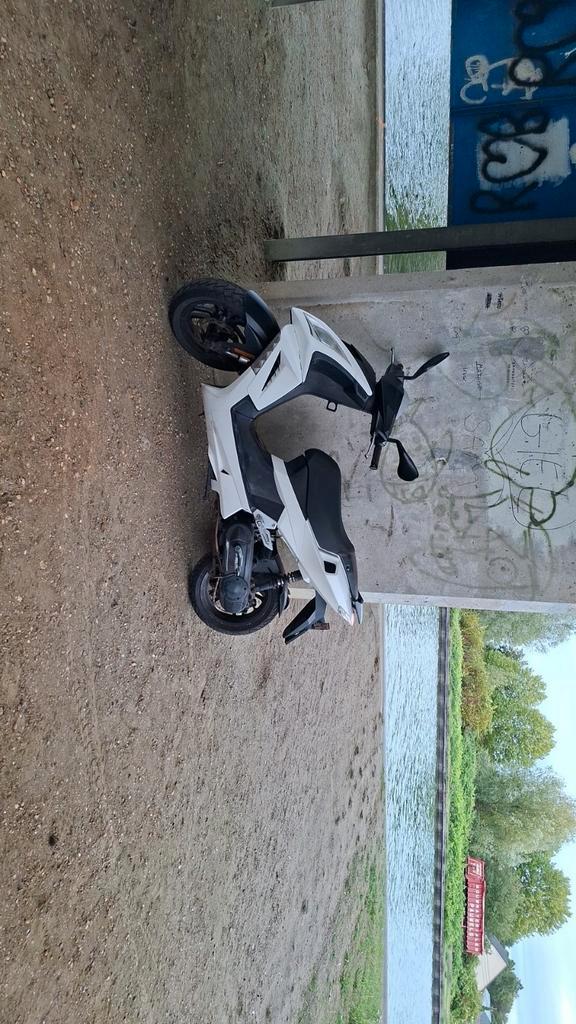 Peugeot speedfight 3 70cc malossi B klasse te koop €1000, Fietsen en Brommers, Minibikes, Midibikes en Pitbikes, Zo goed als nieuw