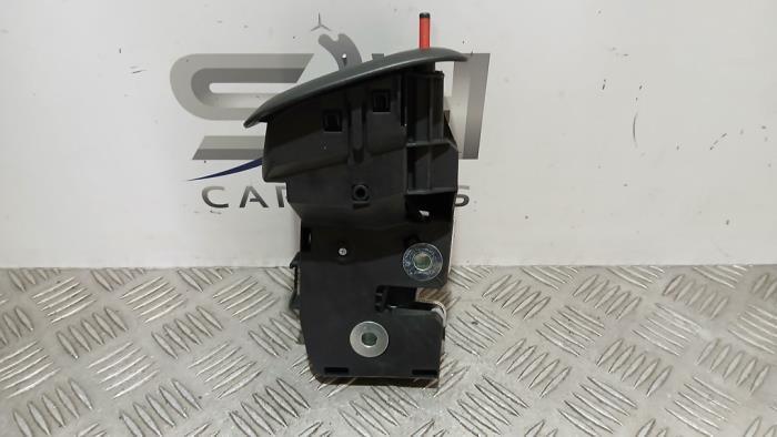 Serrure banquette arrière d'un Mercedes B-Klasse, Autos : Pièces & Accessoires, Habitacle & Garnissage, Mercedes-Benz, Utilisé