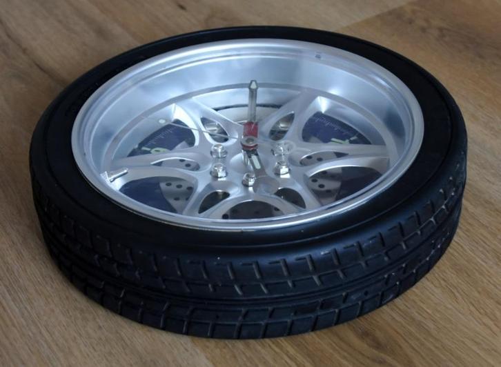 Autoband wandklok, Verzamelen, Automerken, Motoren en Formule 1, Zo goed als nieuw, Auto's, Ophalen of Verzenden