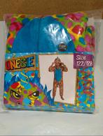 NIEUW - Dragon onesie - 122/128, Hobby en Vrije tijd, Feestartikelen, Ophalen, Nieuw, Kostuum