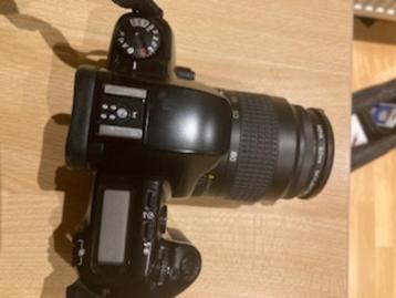Analoge  fotocamera Canon EOS500  + 35-80 lens met flitser 