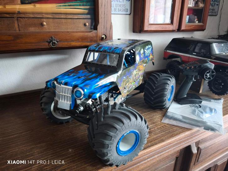 Losi lmt son uva digger, Hobby en Vrije tijd, Modelbouw | Radiografisch | Auto's, Zo goed als nieuw, Auto offroad, Elektro, Schaal 1:10