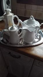 Oude koffiekan , theepot , melkkan en schotel, Antiquités & Art, Antiquités | Ustensiles de cuisine, Enlèvement ou Envoi