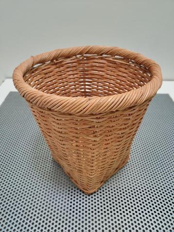 Rieten papiermand/vuilbak/prullenmand. beschikbaar voor biedingen