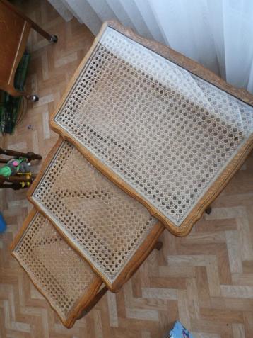 Je vends 3 tables gigognes  disponible aux enchères