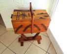 Boîte à couture - ancienne boîte en bois sur pied., Enlèvement, Utilisé, Autres types