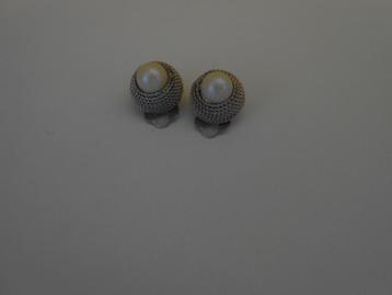 oorbellen beschikbaar voor biedingen