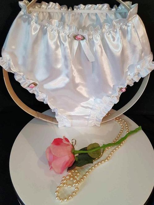 Sensueel wit satijnen slipje met roze roosjes afgewerkt, Vêtements | Femmes, Sous-vêtements & Lingerie, Slip, Blanc, Envoi