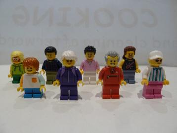 Lego 8 minifiguren uit set 60234 Town City recreation beschikbaar voor biedingen