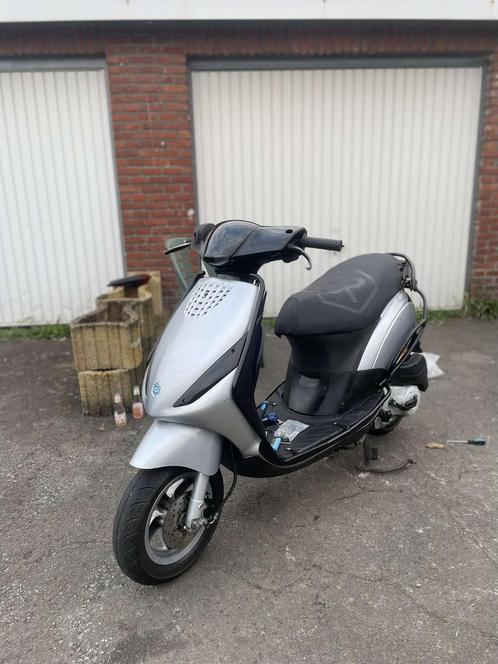 Piaggio Zip A-Klasse, Fietsen en Brommers, Scooters | Piaggio, Zo goed als nieuw, Zip, Klasse A (25 km/u), Benzine, Ophalen
