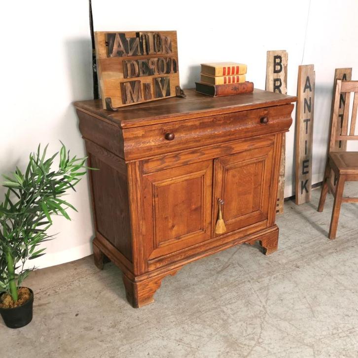 Antieke Louis Philippe tv-kast in zware eik B 97 H 90 D 49, Antiek en Kunst, Antiek | Meubels | Kasten, Ophalen