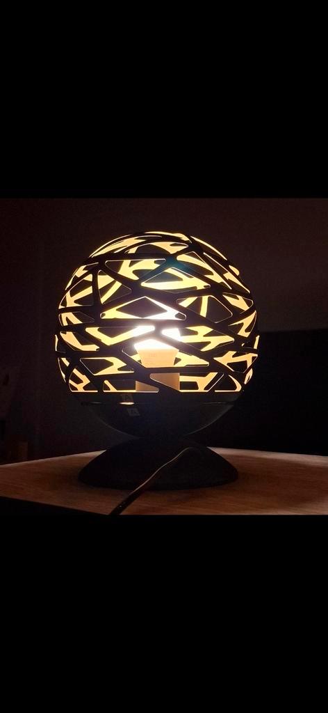 Lampe de table moderne en métal noir, Maison & Meubles, Lampes | Appliques, Métal, Enlèvement