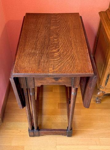 Oude eikenhouten tafel met 2 uitklapbare zijkanten  beschikbaar voor biedingen