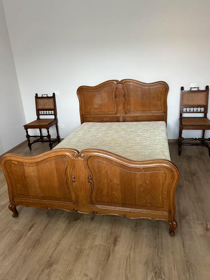 Lit ancien en bois massif + matelas très propre, Antiquités & Art, Antiquités | Meubles | Lits, Enlèvement ou Envoi