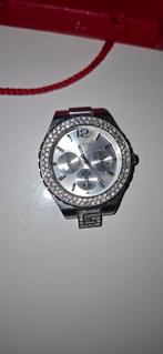 MONTRE GUESS FILLE. BRACELET A CHANGER, Handtassen en Accessoires, Horloges | Heren, Ophalen, Gebruikt