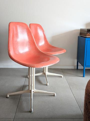 2x Herman Miller Fiberglass La Fonda Side Chair - Eames beschikbaar voor biedingen