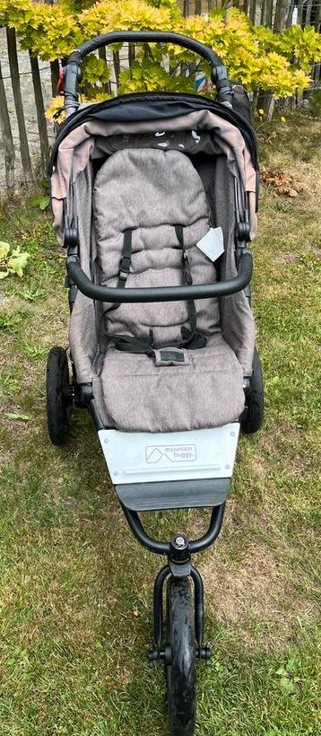 Mountain buggy met accessoires beschikbaar voor biedingen
