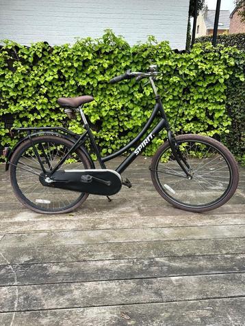 meisjes fiets beschikbaar voor biedingen