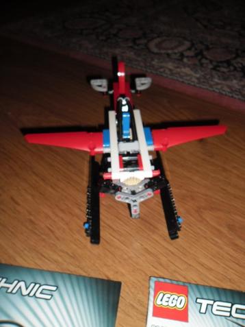 Lego Technic 8046 : Hélicoptère/hydravion