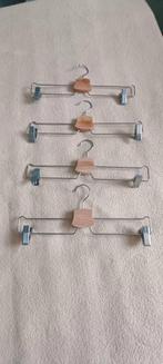 Cintres pour jupe/pantalon, Vêtements | Femmes, Cintres, Enlèvement, Comme neuf, Métal, Adultes