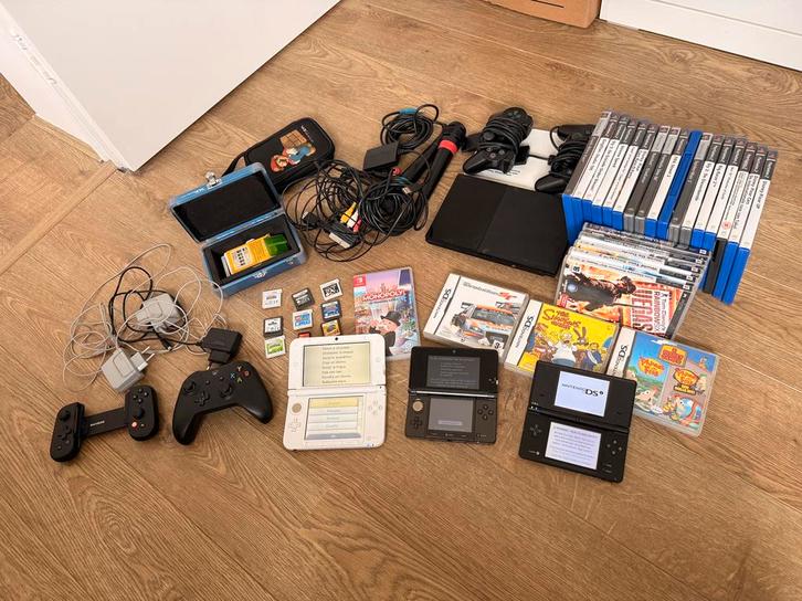 Grote Nintendo & PlayStation 2 bundel 3DS XL +Backbone+games, Games en Spelcomputers, Spelcomputers | Nintendo 2DS en 3DS, Zo goed als nieuw