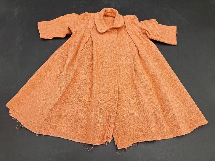 oud poppenjasje, jaren 50, Verzamelen, Poppen, Zo goed als nieuw, Kleertjes, Ophalen of Verzenden
