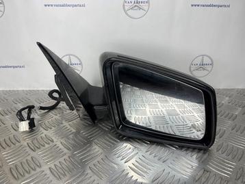 Buitenspiegel rechts van een Mercedes E-Klasse beschikbaar voor biedingen