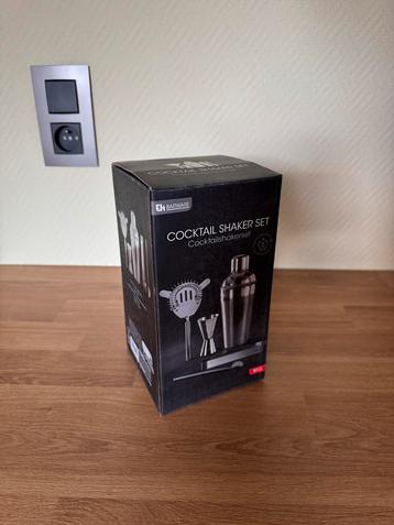 Set shaker à cocktail, Enlèvement