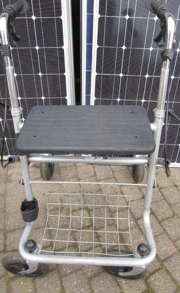 wandelwagentje voor bejaarde persoon beschikbaar voor biedingen