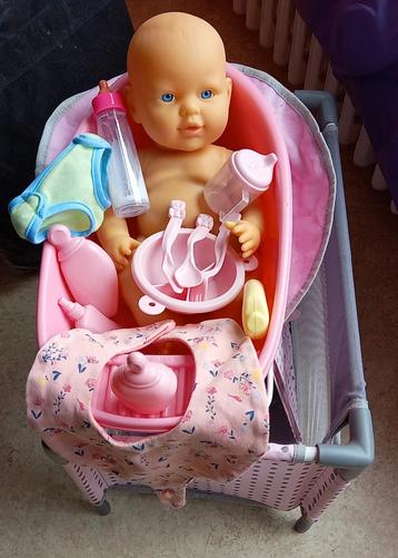 Babypop en diverse babyartikelen beschikbaar voor biedingen