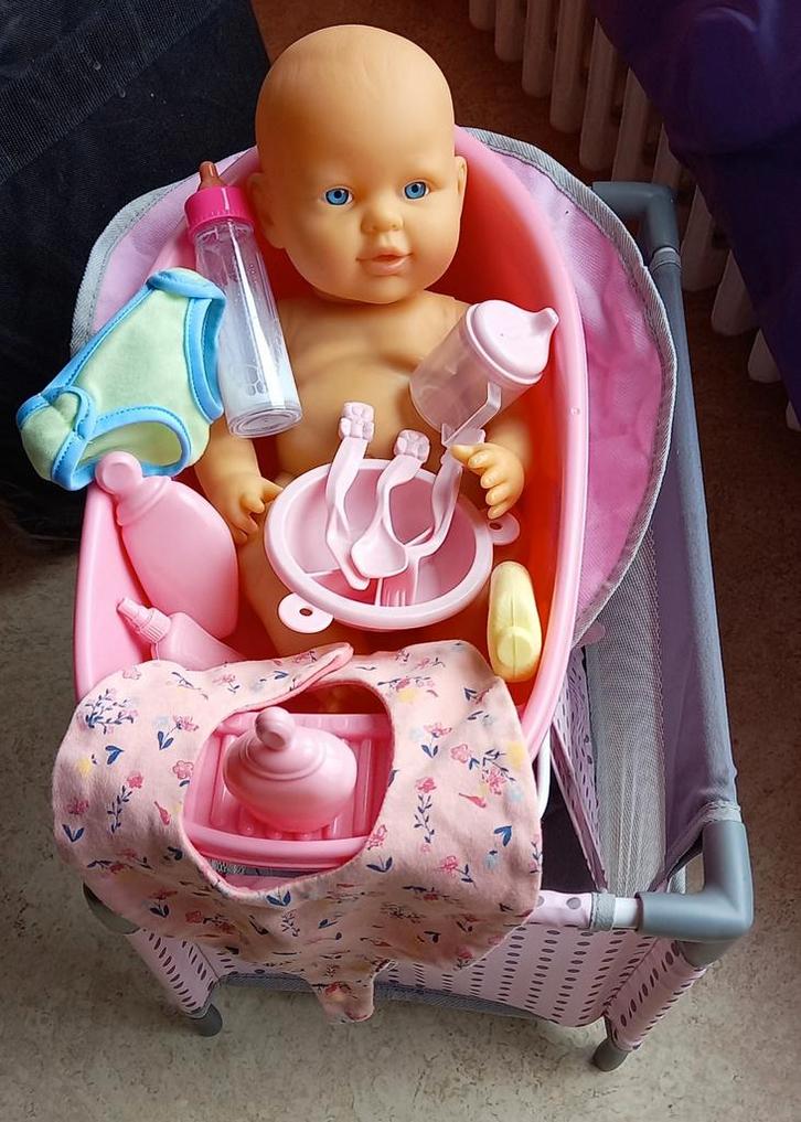 Babypop en diverse babyartikelen, Kinderen en Baby's, Speelgoed | Poppen, Zo goed als nieuw, Ophalen