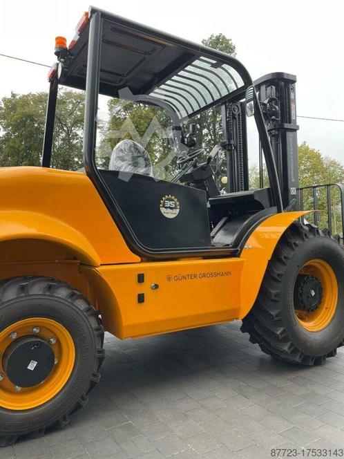 Ruw terrein 4  4 vorkheftruck met Yanmar-motor.3.5T, Zakelijke goederen, Machines en Bouw | Overig, Ophalen