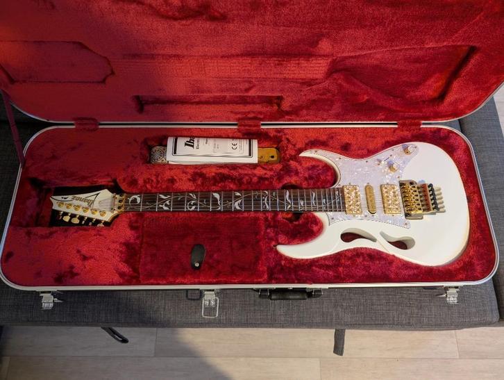 Ibanez PIA 2022 – Comme neuve, Muziek en Instrumenten, Snaarinstrumenten | Gitaren | Elektrisch, Zo goed als nieuw, Solid body