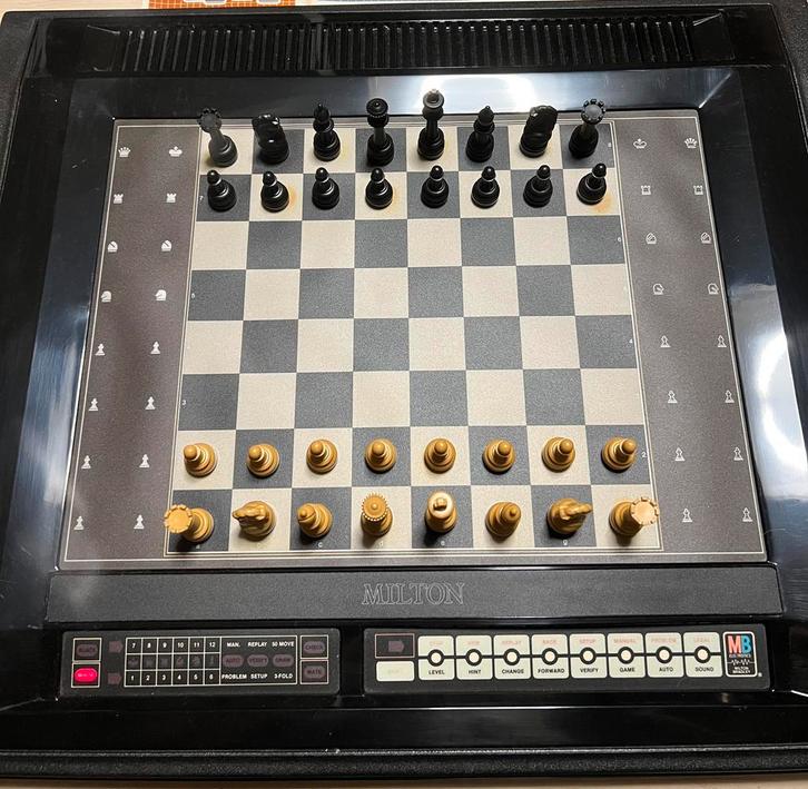 Milton Bradley schaakcomputer MB Milton robot chess, Informatique & Logiciels, Ordinateurs & Logiciels Autre, Utilisé, Enlèvement ou Envoi