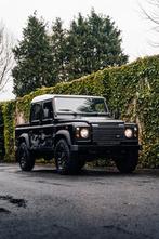 Land Rover Defender 110 CREW CAB // LOW KM // EX BTW, Auto's, Euro 5, Alcantara, Zwart, Vierwielaandrijving