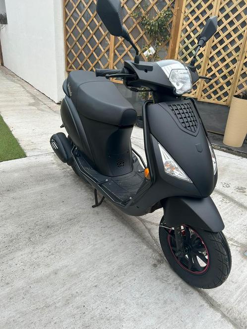 La sourini scooter B klasse, Fietsen en Brommers, Scooters | Overige merken, Zo goed als nieuw, Klasse B (45 km/u), Benzine, Ophalen