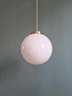 Suspension Art Déco en opaline blanche et laiton, Antiquités & Art, Enlèvement ou Envoi