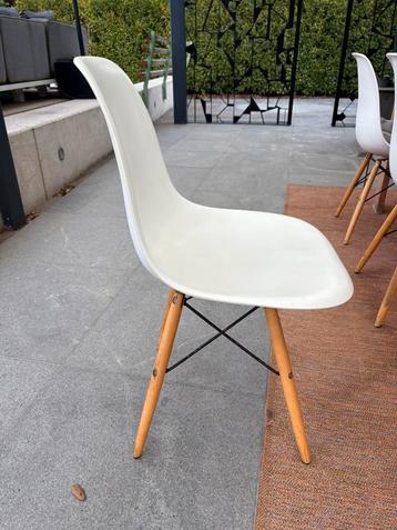 6 moderne stoelen – intensief gebruikt maar nog stijlvol beschikbaar voor biedingen