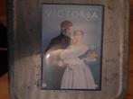 Victoria seizoen 1 en 2, Cd's en Dvd's, Dvd's | Tv en Series, Verzenden, Boxset, Drama, Zo goed als nieuw