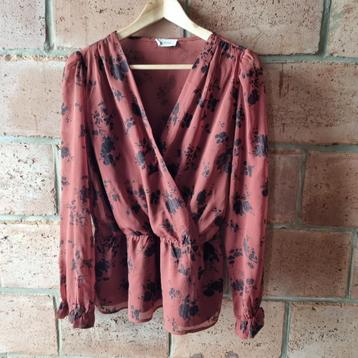 Roestige blouse beschikbaar voor biedingen