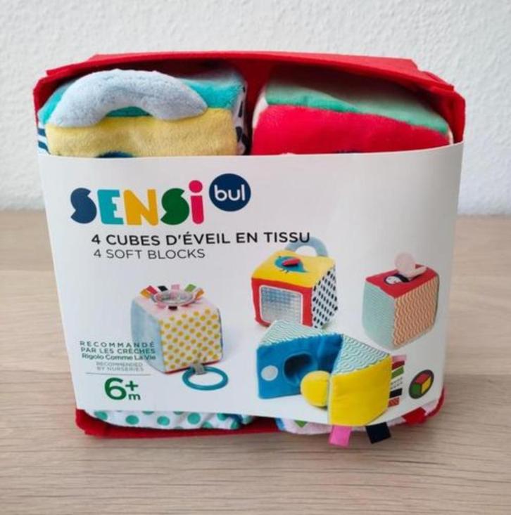 Cubes d'éveil en tissu (6 mois), Kinderen en Baby's, Speelgoed | Kinderpuzzels, Zo goed als nieuw, 6 maanden tot 2 jaar, Minder dan 10 stukjes