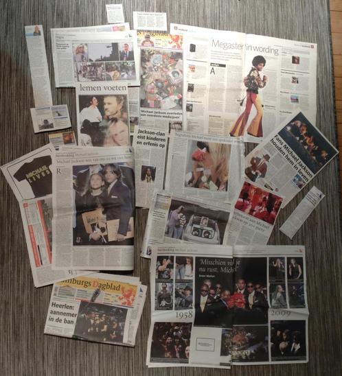 Krantenknipsels / kranten Michael Jackson en fotoboek, Collections, Musique, Artistes & Célébrités, Comme neuf, Livre, Revue ou Article