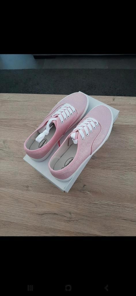 Nieuwe gymschoenen , sneakers in maten 37 , 38 en 40 ., Kleding | Dames, Schoenen, Nieuw, Sneakers, Ophalen of Verzenden