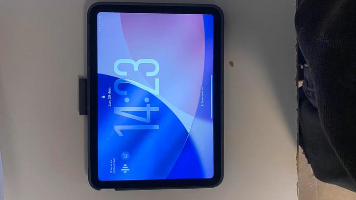 Ipad 11 (A16)  + Clavier Logitech, Computers en Software, Apple iPads, Zo goed als nieuw, Ophalen of Verzenden