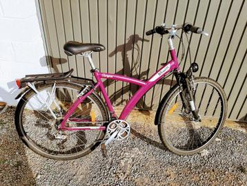 Btwin fuschia gemengde fiets maat L beschikbaar voor biedingen